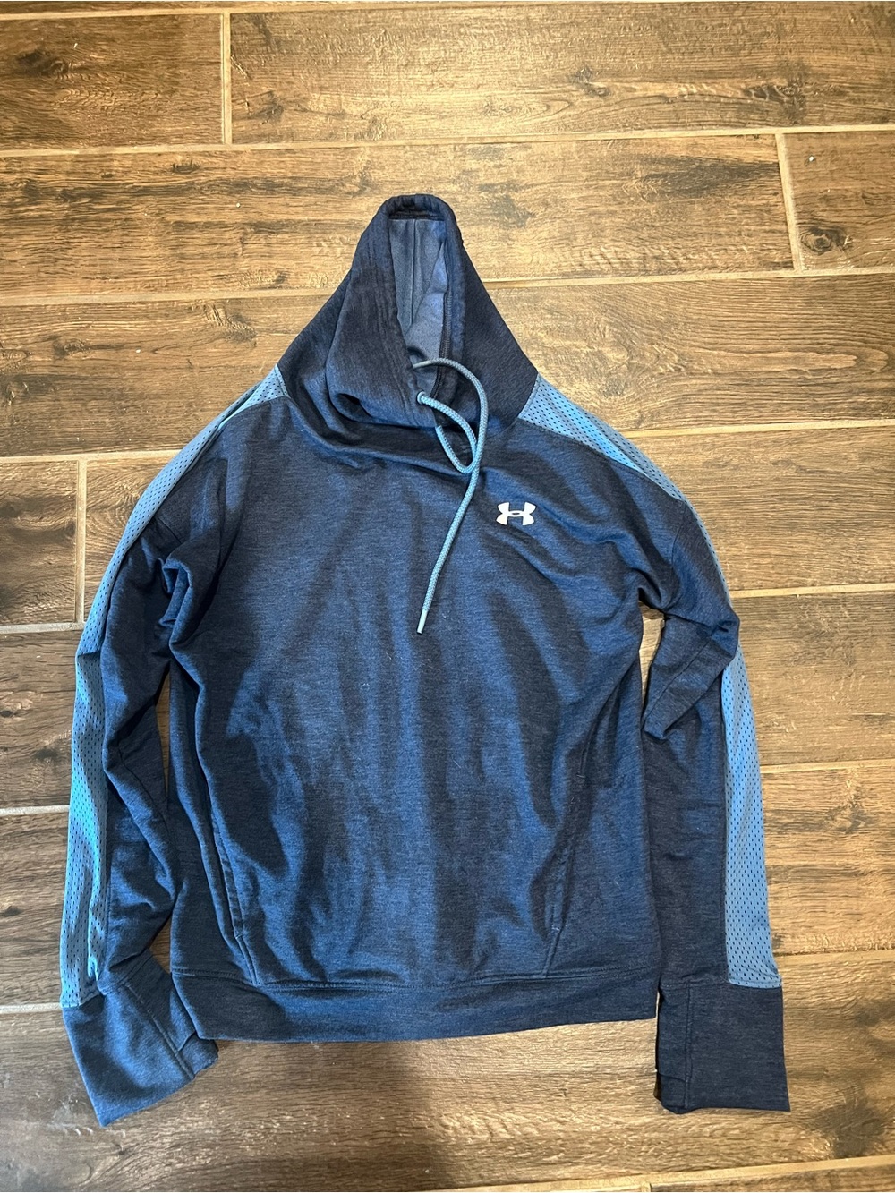 Under Armour Women’s size S Navy Blue Hooded Performance Pullover